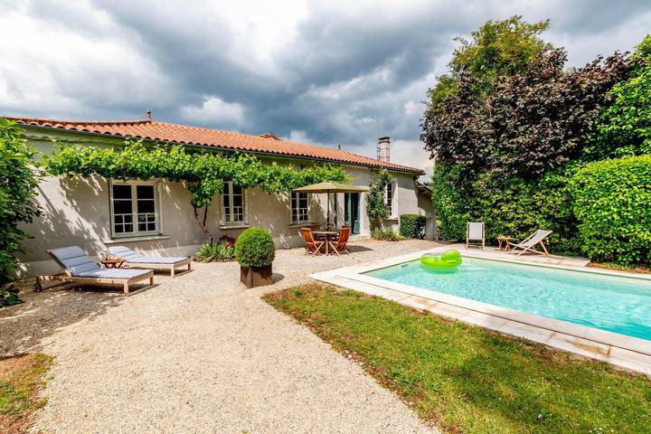 Casa de huéspedes para 4 personas, con vistas además de piscina y jardín - 1