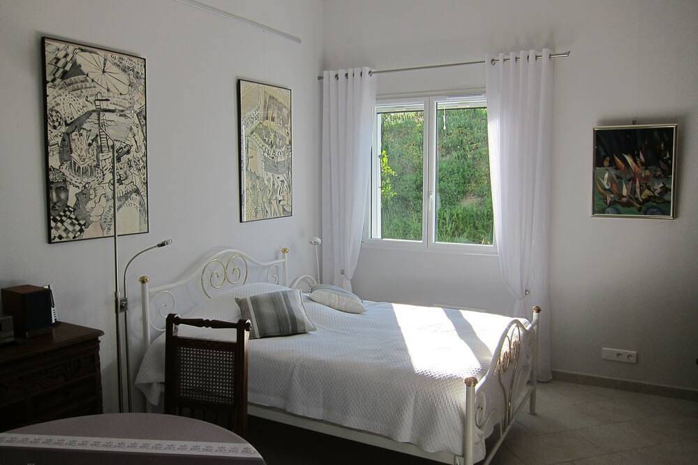 Appartement entier, Studio douillet pour 2 pers., parking,  2 terrasses,  wifi in Laroque-des-Albères, Région de Céret