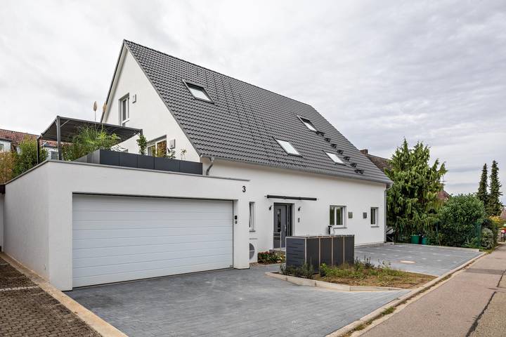 Ganze Wohnung, Apartment 'Fewo Ebringen Vogesenblick' mit Balkon und Wlan in Ebringen, Südschwarzwald