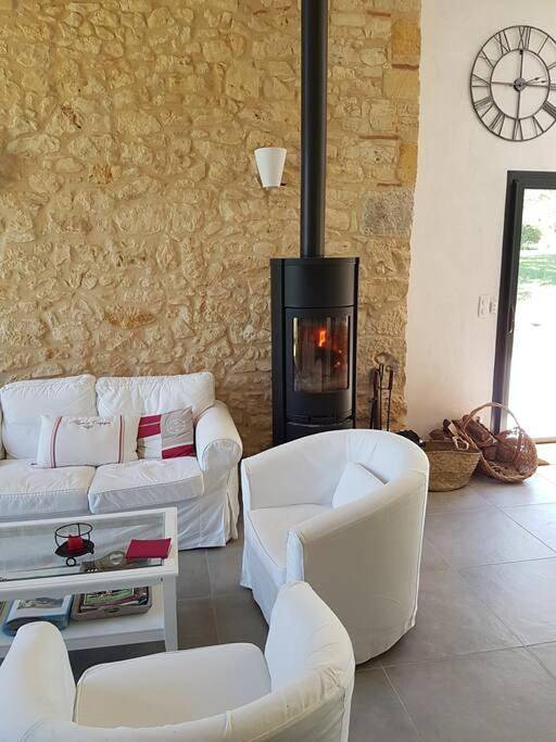 Location de vacances pour 12 personnes, avec Terrasse et Jardin ainsi que Piscine et Vue à Mauzac-et-Grand-Castang - 3