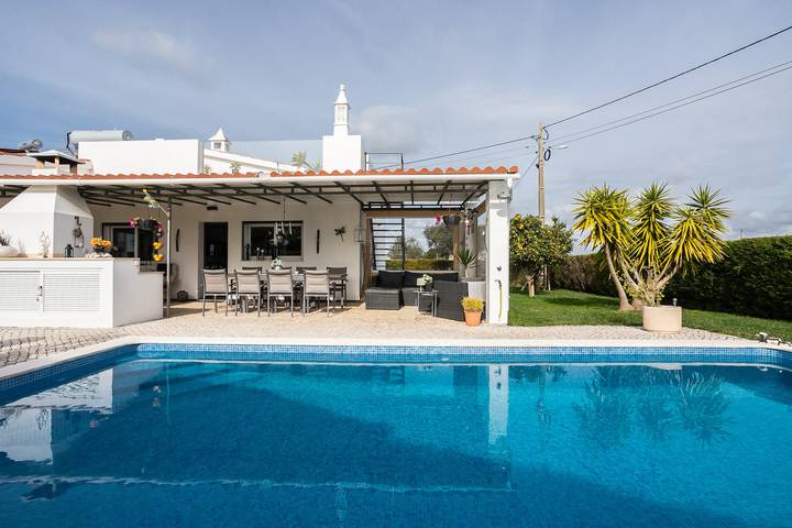 Villa para 8 pessoas, com terraço e jardim em Altura