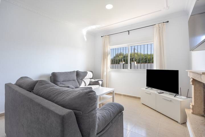 Casa vacanze 'Chalet La Barrosa' con piscina privata, Wi-Fi e aria condizionata in Playa La Barrosa, Chiclana de la Frontera
