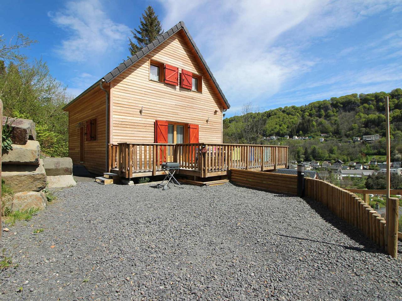 Geräumiges Chalet mit Terrasse, Wi-Fi und Parkplatz in Mont-Dore, Regionaler Naturpark Volcans d'Auvergne