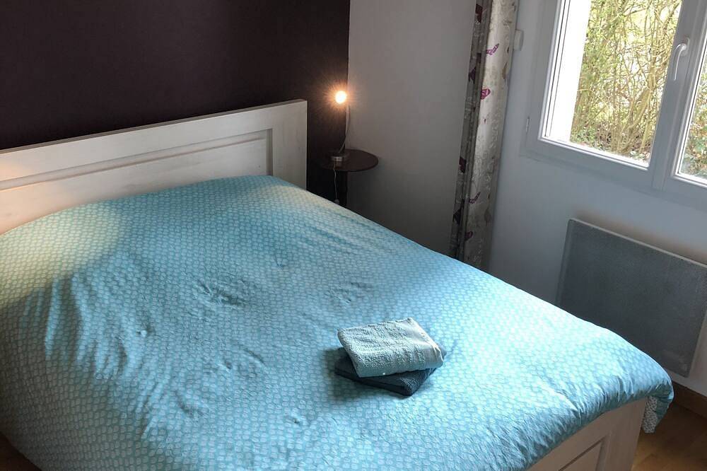 \"Cottage 2 to 4 people Swimming pool at 28 degrees all year round\" in Vouillé, Vienne