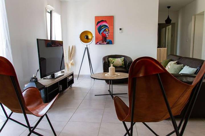 Location de vacances pour 6 personnes, avec jardin ainsi que terrasse et piscine à Saint-Sulpice-de-Royan - 3