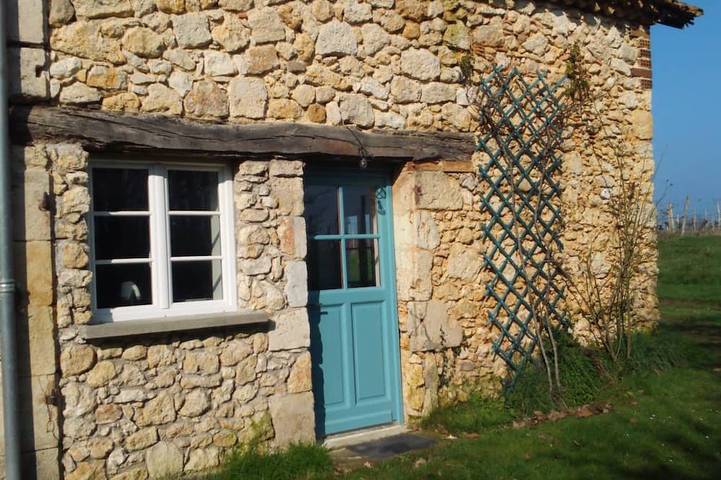 Gîte pour 4 personnes, avec piscine ainsi que jardin et terrasse - 1