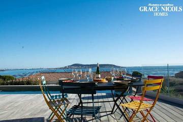 Location de vacances pour 8 personnes, avec terrasse et jardin à Bouzigues