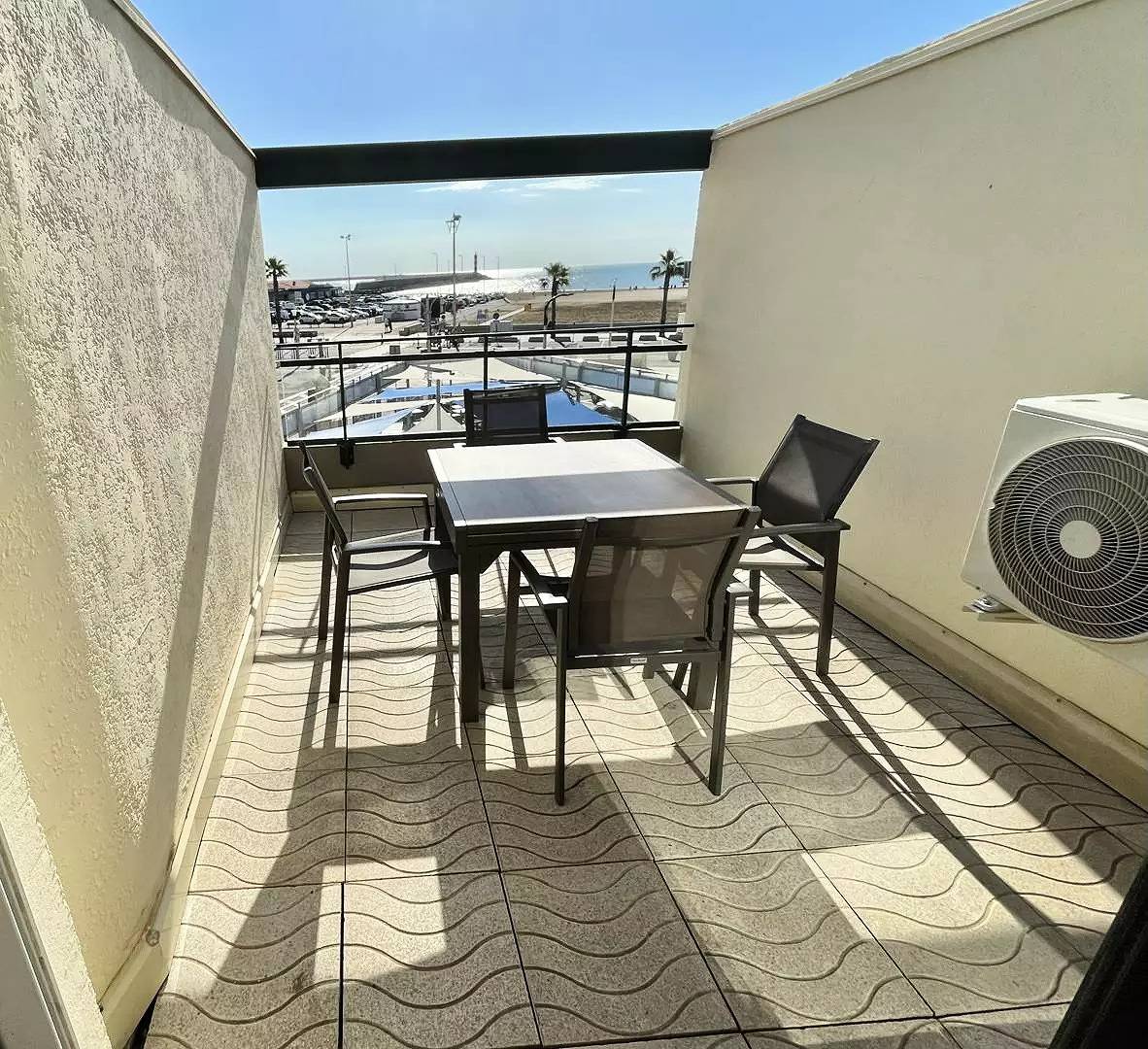 Ganze Wohnung, Front De Mer: T2 Cabine Klimaanlage mit Terrasse 2 Stufen vom Strand in Port-la-Nouvelle, Côte d'Améthyste