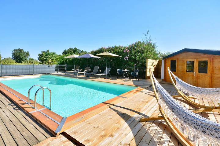 Gîte pour 4 personnes, avec Terrasse ainsi que Jardin et Piscine dans Saint-André-d'Huiriat