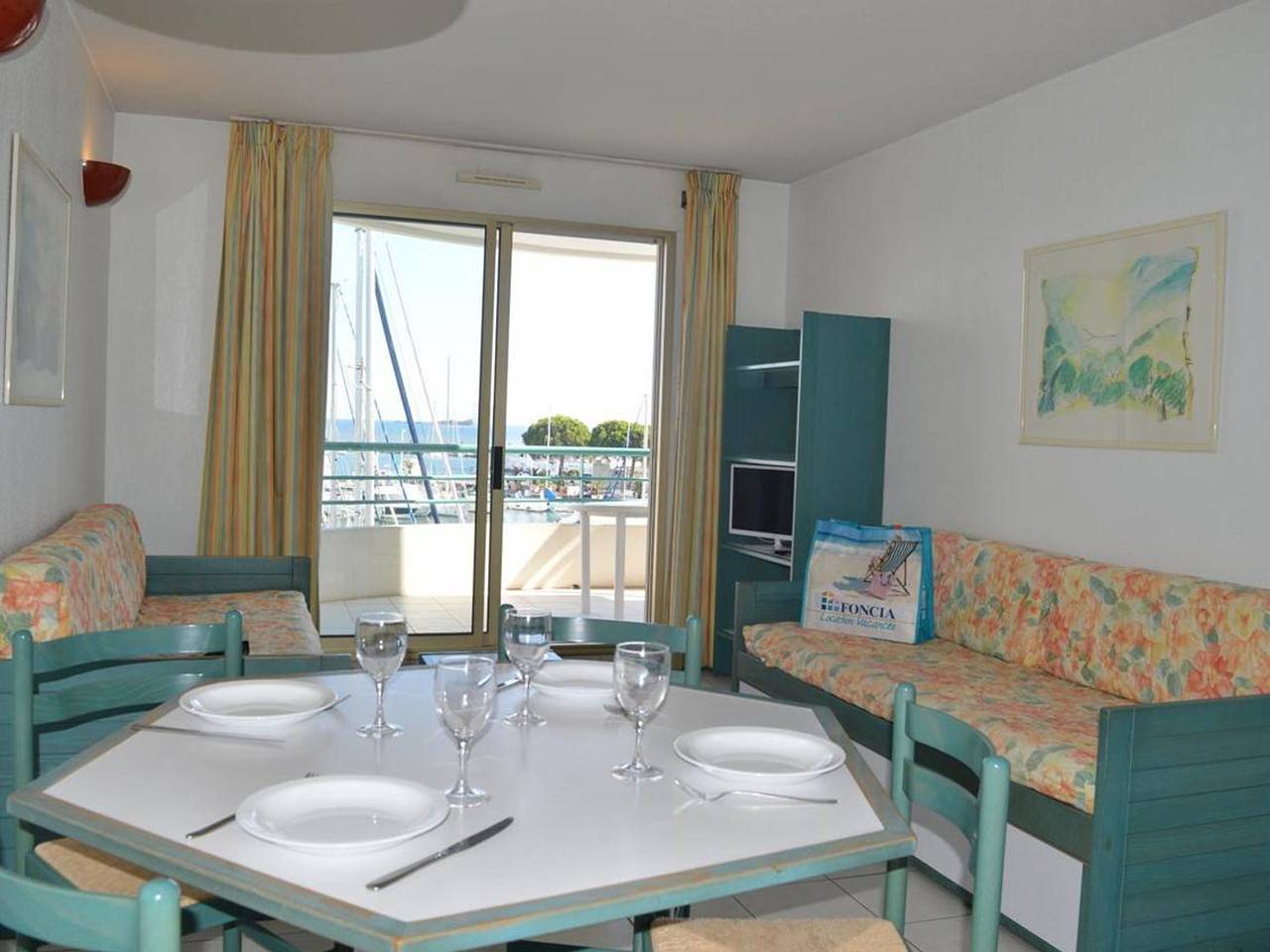 Fréjus: Appt 2P, 5 pers, Piscine, Plage à 150m, Parking, Animaux Ok in Fréjus Plage, Fréjus