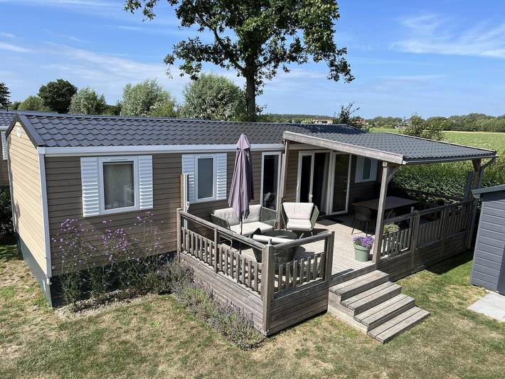 Chalet voor 6 personen, met terras en balkon/terras in Oostkapelle
