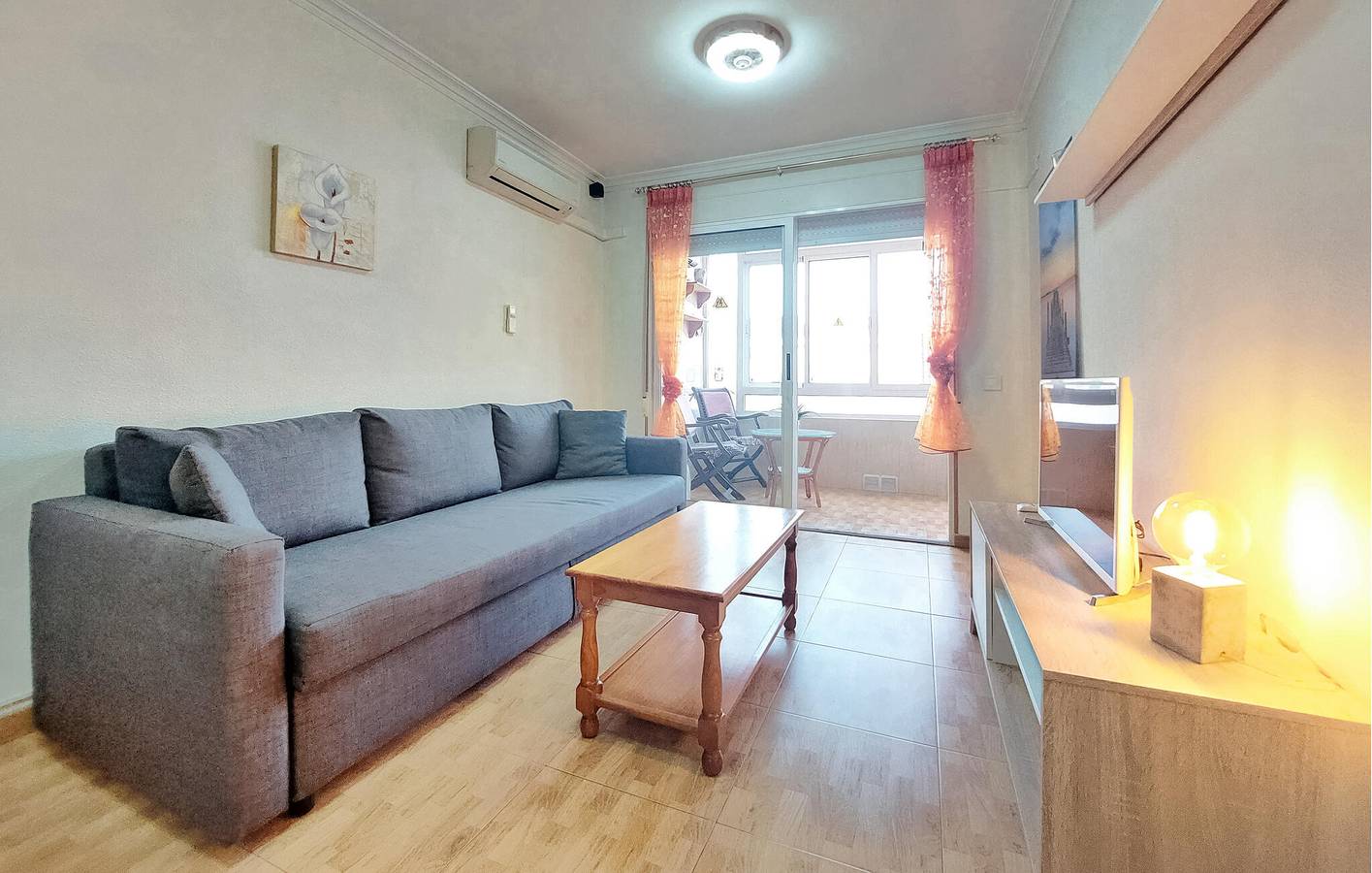 Apartamento vacacional entero, Acogedor apartamento con terraza, aire acondicionado y calefacción cerca de la playa y del centro de la ciudad in Canet de Berenguer, Costa de Valencia