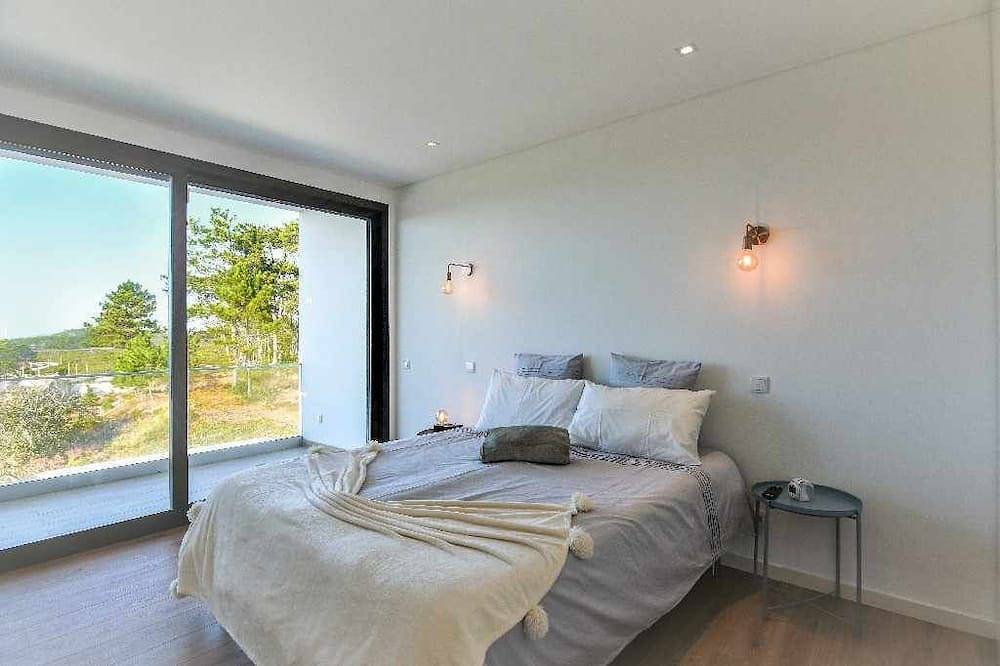 Whispers of the Sea Villa in Nazaré, Leiria District