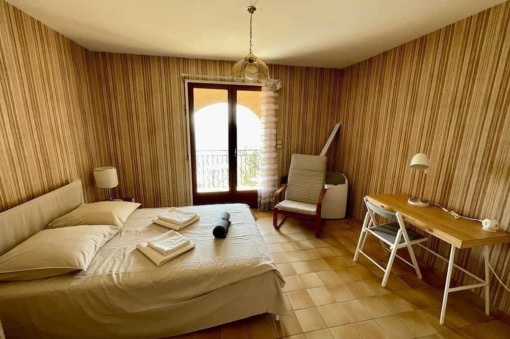 Family house, swimming-pool, panoramic view to Cannes bay and Esterel mountain in Spéracèdes, Cannes und Umgebung