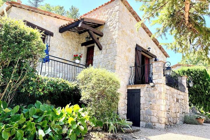Location de vacances pour 4 personnes, avec Balcon et Jardin à Cipières