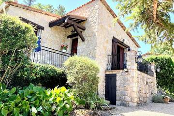 Gîte pour 4 personnes, avec jardin et balcon, animaux acceptés à Cipières