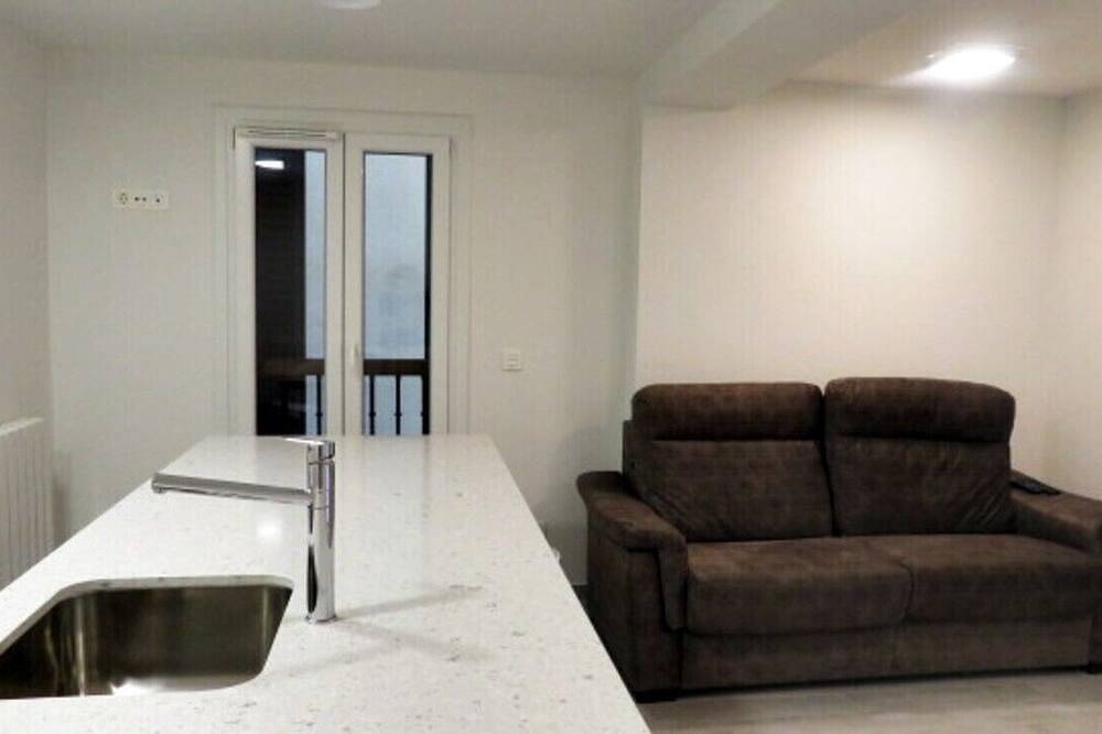 Entire apartment, Apartment Kiriki - Ideal for 2 people in the city center by Egona in Zarautz, Basque Coast (Spain)