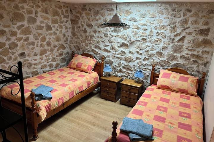 Gîte pour 10 personnes, avec jardin et balcon à Saint-Estèphe (Dordogne) - 4