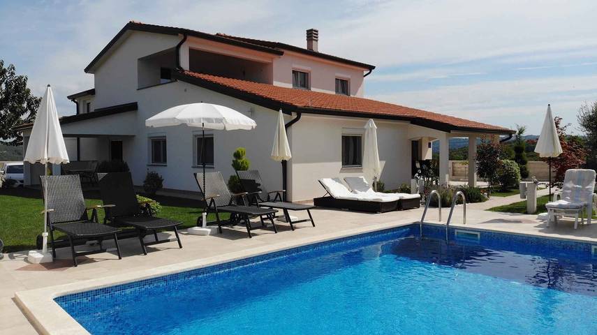 Ferienwohnung für 5 Personen, mit Pool und Garten - 1