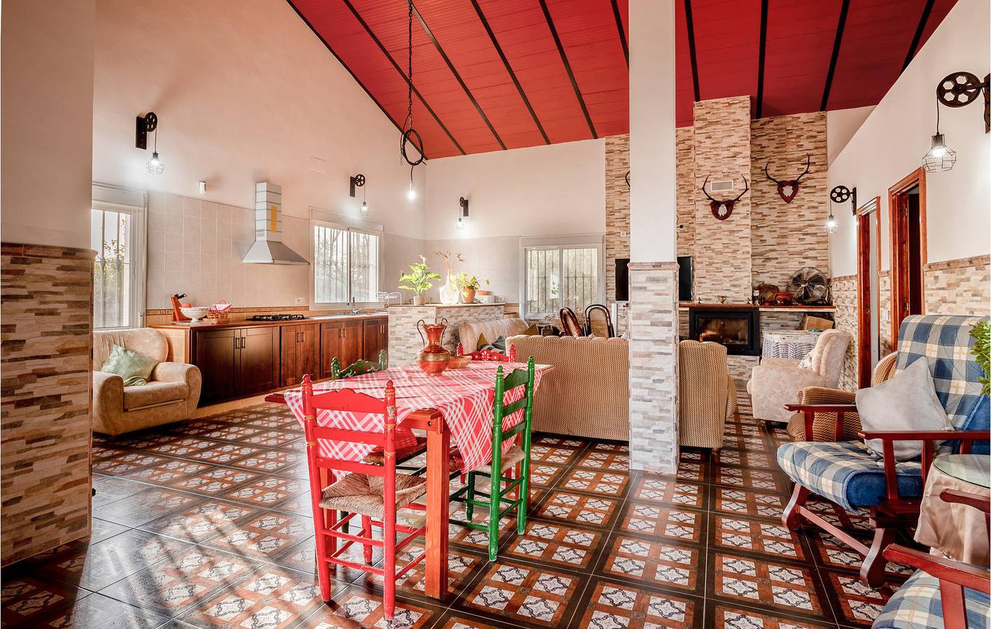 Poolterrasse: 2 km bis Alcolea del Río in Villanueva del Río y Minas, Sevilla Provinz