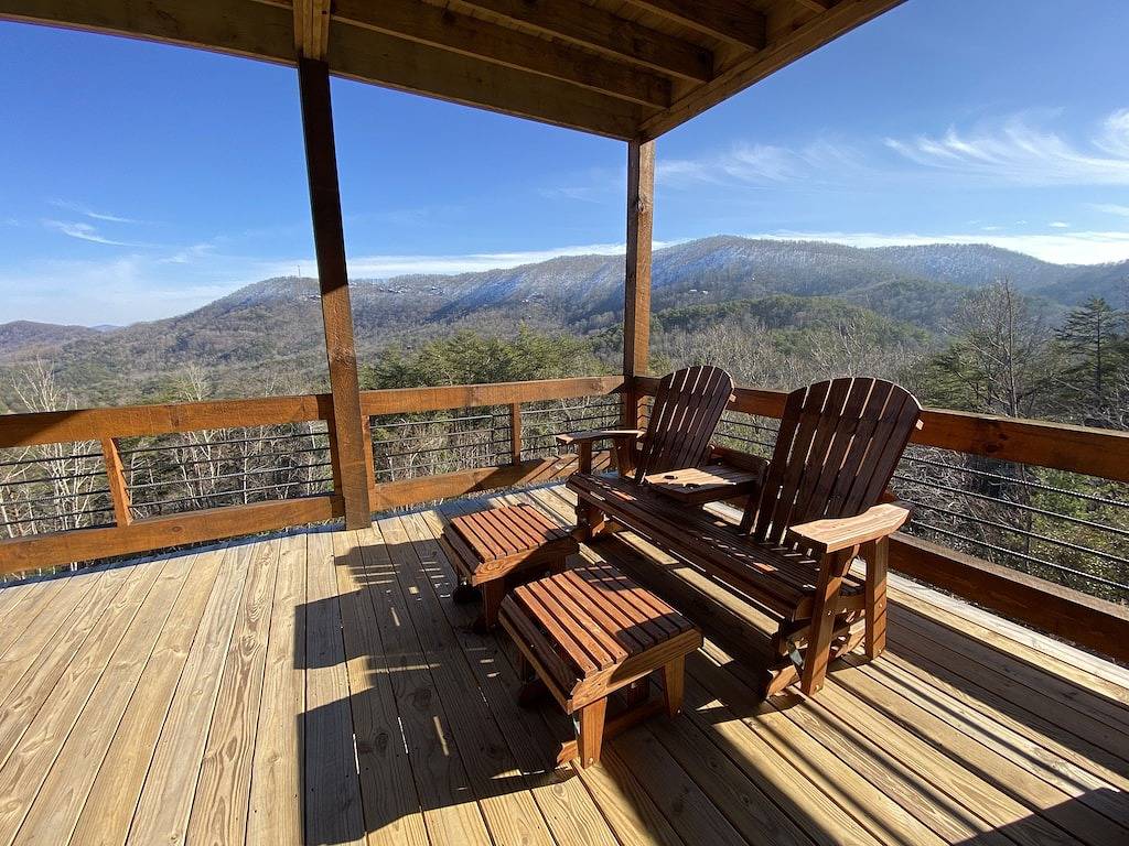 Luxury Cabin, Incredible View, Amazing Sunrise & Sunset, Secluded, Pet Friendly in Cherry Log, Chattahoochee National Forest