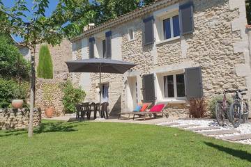 Gîte pour 5 personnes, avec terrasse et jardin à Mouriès