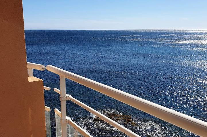 Ganze Wohnung, Ein Balkon am Meer in Le Trayas, Saint-Raphaël
