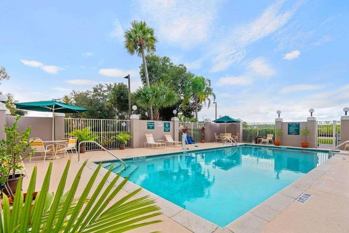 Hotel for 2 people, with pool - 1