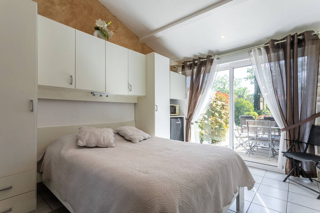 Chambre d’hôtes « Chrisama » avec piscine partagée, Wi-Fi et climatisation in Flayosc, Région de Draguignan