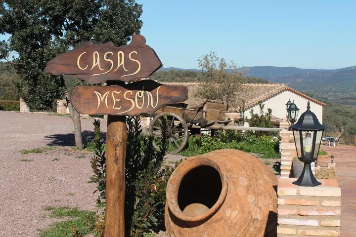 Maison de campagne pour 6 personnes, avec vue ainsi que jardin et piscine, animaux acceptés - 1