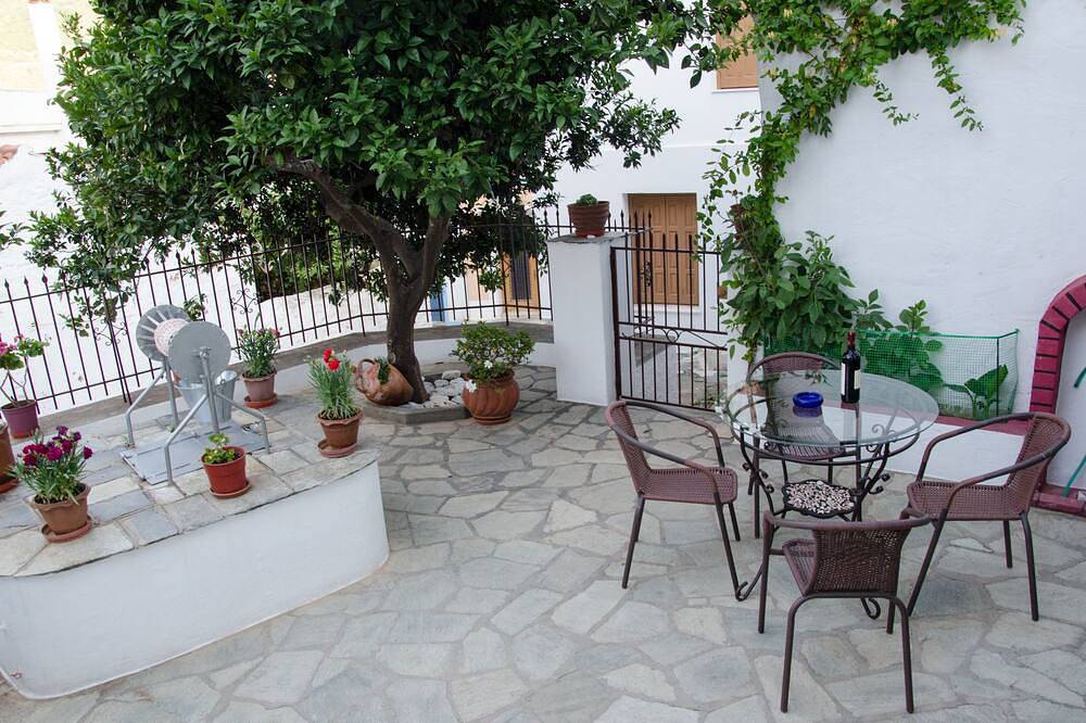 Thelgitro, A Traditional House Located in the Heart of Skopelos Town in Skopelos City, Sporades