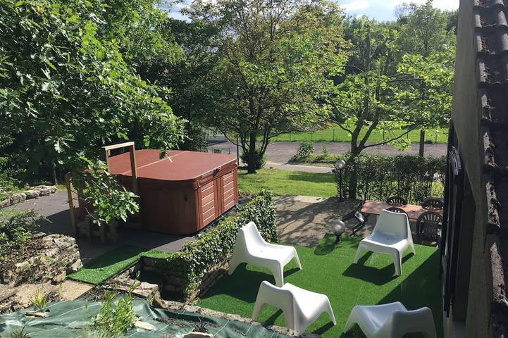 Maison de vacances pour 10 personnes, avec terrasse et sauna ainsi que jacuzzi et jardin