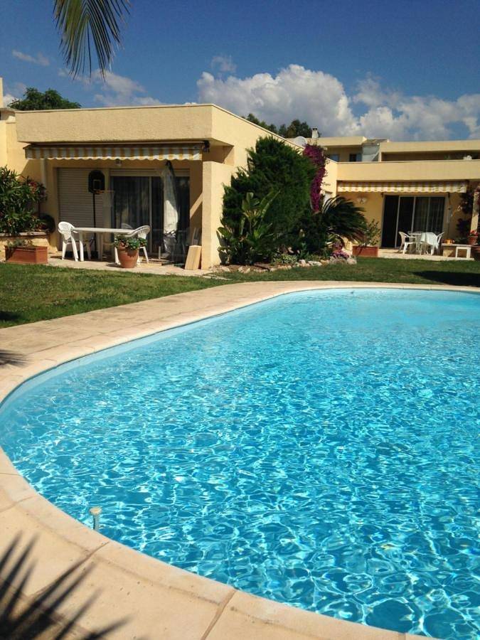Chambre d’hôte pour 2 personnes, avec Terrasse et Jardin ainsi que Piscine et Vue à Cagnes-sur-Mer