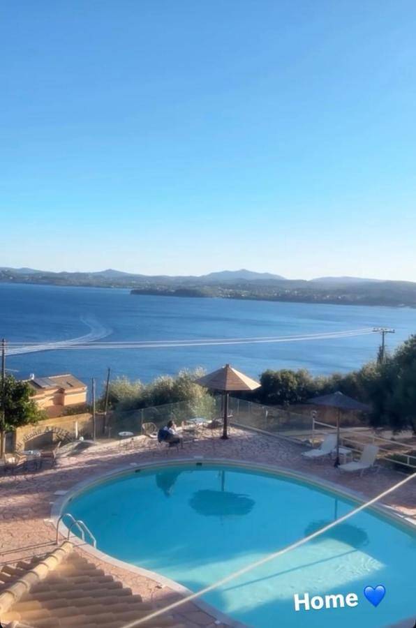 Stefanosplace Aparthotel Sea View in Mparmpati, Corfú