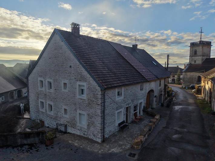 Location de vacances pour 10 personnes, avec vue et jardin à Châtillon (Jura) - 2