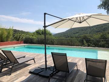 Gîte pour 2 personnes, avec jardin ainsi que terrasse et piscine, animaux acceptés dans le Var