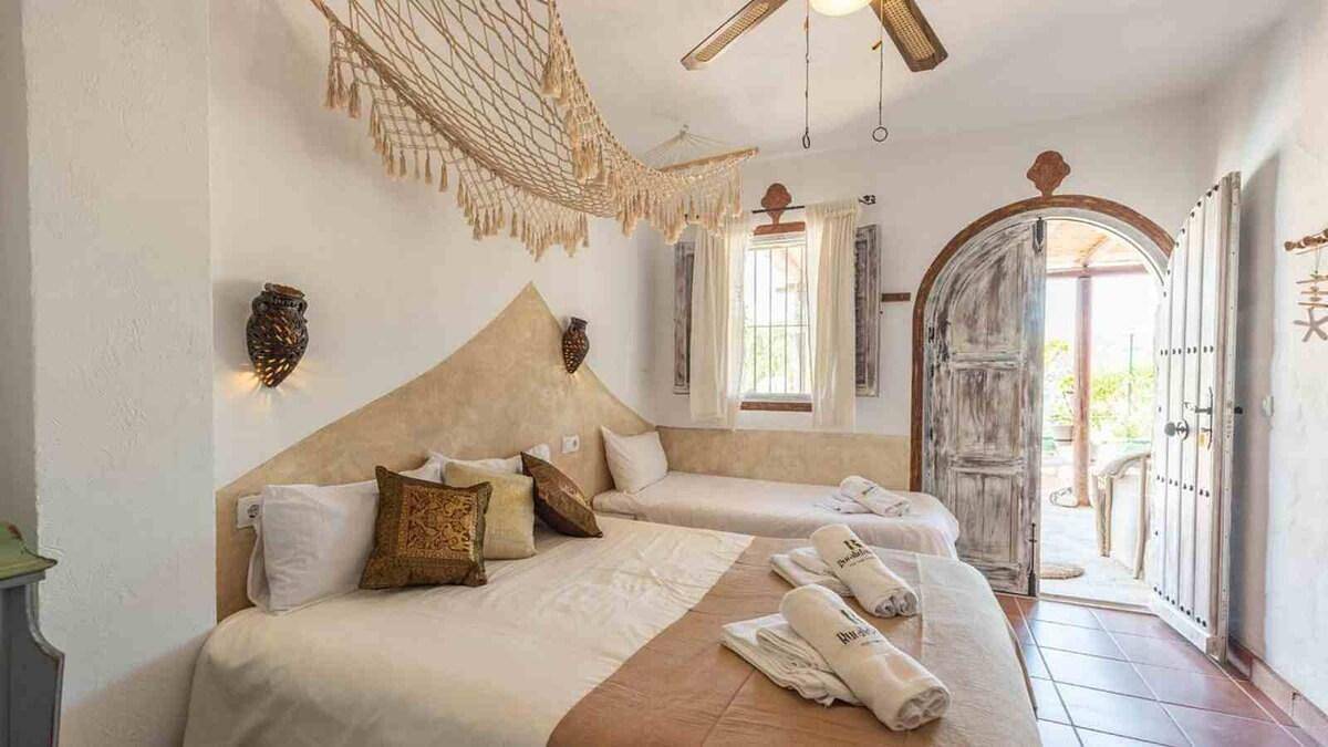 Villa für 20 Personen mit Pool in Sayalonga, Cordillera Penibética