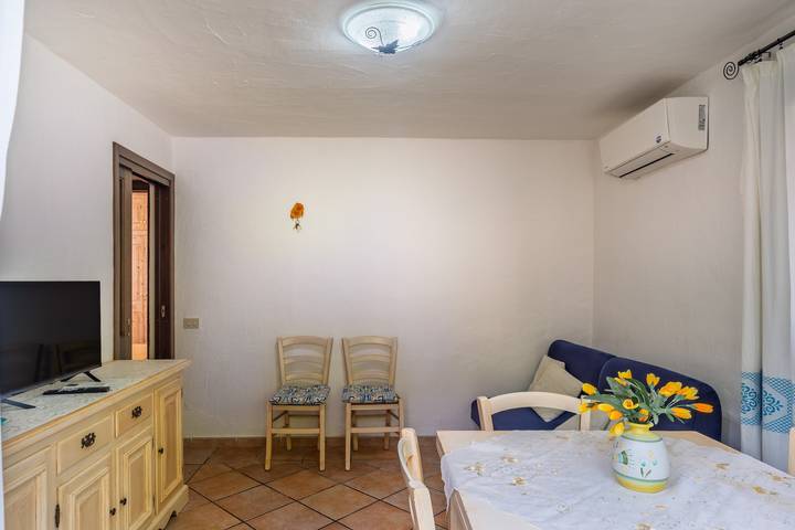 Villetta Mirto Pittulongu: Holiday Home with Wi-Fi and Air Conditioning in Pittulongu, Olbia