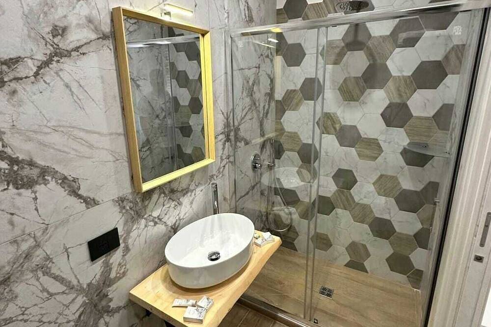 Entire apartment, Silvana Guest House - Ischia - 2 steps from Naples airport. in Naples, Naples Province