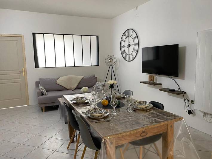 Gîte pour 4 personnes, avec terrasse dans Villaines-la-Gonais