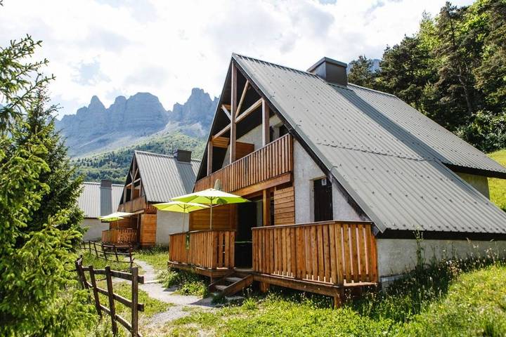 Gîte pour 6 personnes, avec Balcon et Terrasse ainsi que Jardin et Vue à Saint-Andéol
