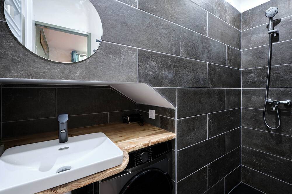 Appartement entier, Studio Cosy avec Clim Cour Privative – Proche Cité in Carcassonne, Région de Carcassonne