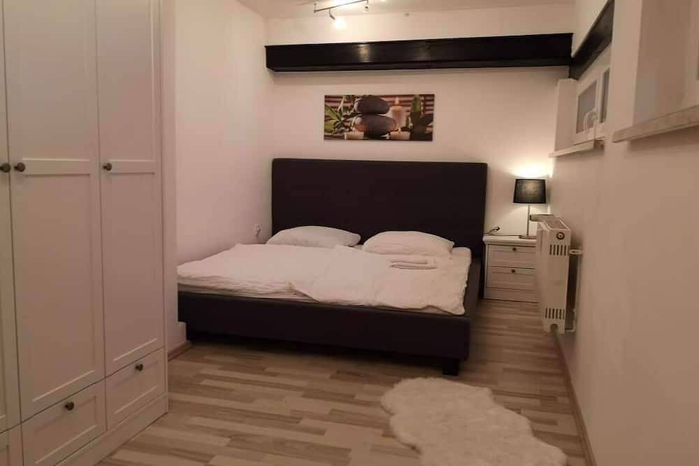Ganze Wohnung, Ferienwohnung im Og mit großem Garten und Zugang zur Waldnaab in Neustadt an der Waldnaab, Naturpark Nördlicher Oberpfälzer Wald
