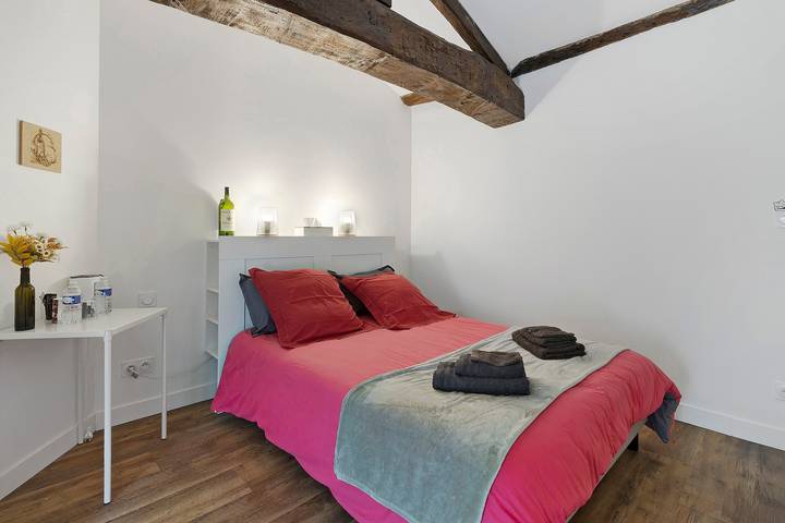 Guest Room Saint-Emilion with Shared Terrace, Shared Garden and Wi-Fi in Saint-Denis-de-Pile, Libourne region