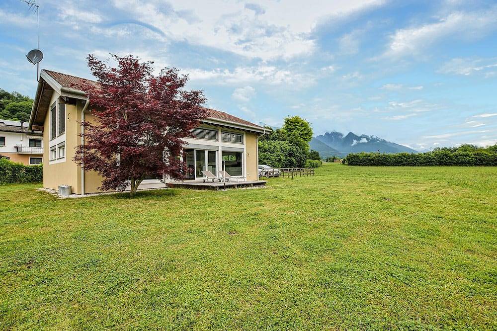 Gorgeous home in Feltre with house a mountain view in Feltre, Cimonega Group