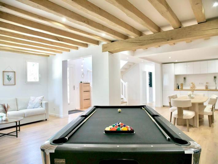 Location de vacances pour 11 personnes, avec Jacuzzi et Terrasse ainsi que Jardin et Piscine à Égriselles-le-Bocage