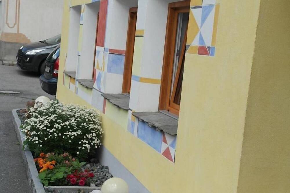 Ganze Wohnung, Ferienwohnung Zernez für 1 - 2 Personen mit 1 Schlafzimmer - Ferienwohnung in Zernez, Unterengadin