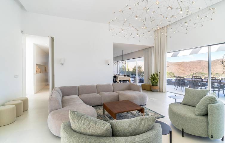 Modernes Strandapartment mit Garage, Pool, Terrasse - 2km vom Strand entfernt in Urbanizacion Las Jacarandas, Ojén