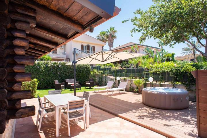 Casa vacanza per 4 persone, con giardino e panorama nonché piscina, con animali domestici sull' Isola delle Femmine