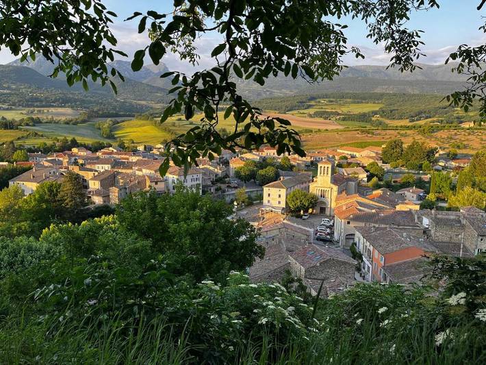 Location de vacances, avec Terrasse et Piscine à Bourdeaux - 3